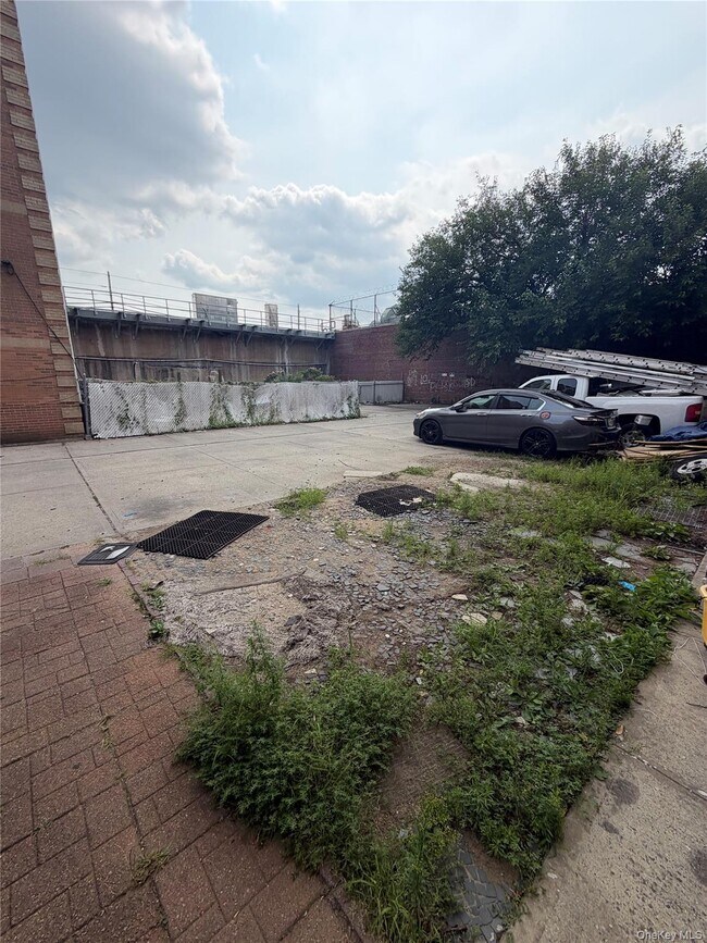 Building Photo - 168-70 93rd Ave
