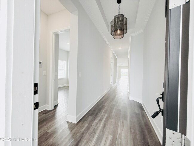 Building Photo - 10682 Aventura Dr