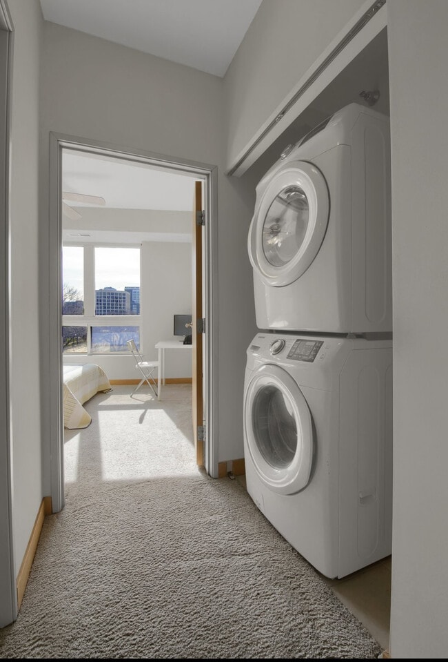 Building Photo - 2600 University Ave SE