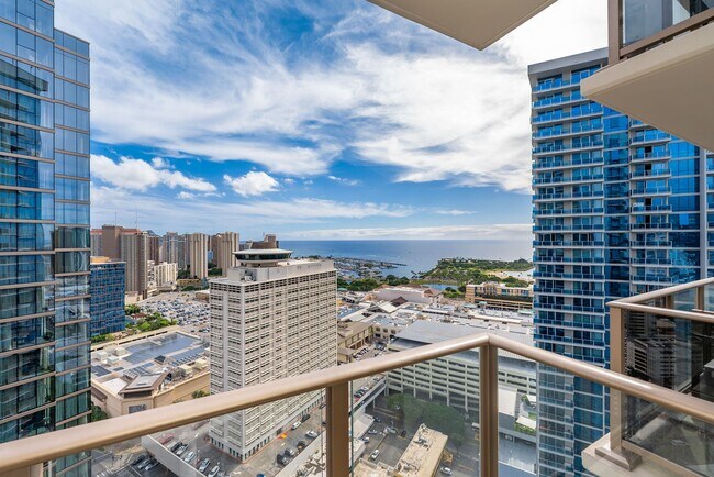 Building Photo - Sky Ala Moana (West) #3305 - Fully Furnished 1 BR/1 BA/1 Parking