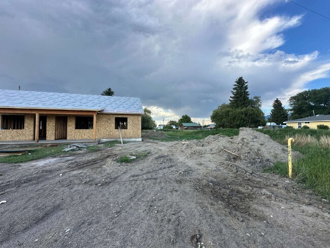 Building Photo - Coming Soon – Brand New 2 Bed, 1 Bath Duplex in Twin Bridges