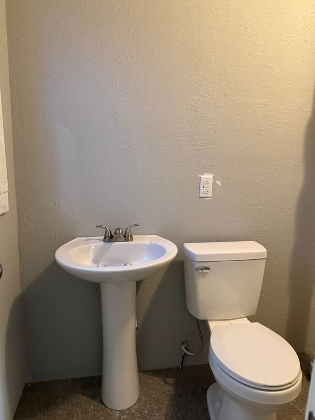 Building Photo - 1204 N Church St