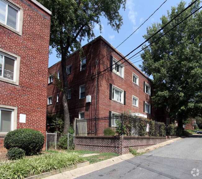 Building Photo - 8716 Bradford Rd