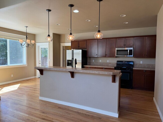 Building Photo - 61112 Snowbrush Dr