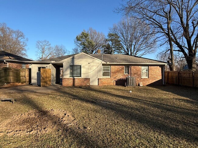 Building Photo - Welcome to this charming 3-bedroom, 1-bathroom home located in the vibrant city of Memphis, TN