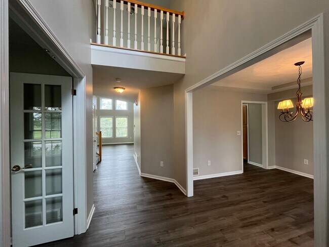 Building Photo - Beautiful Home in Scioto Reserve!