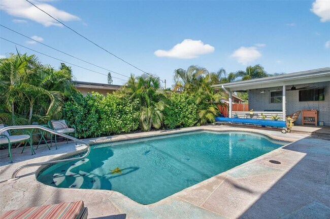 Building Photo - 2444 34th Ave N