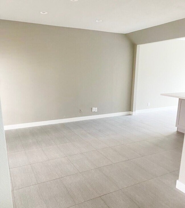 Building Photo - GREAT 3 Bedroom 2.5 Bath in Paradise Valley!