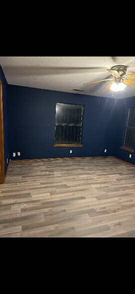 Building Photo - 800 Eastridge Dr NE