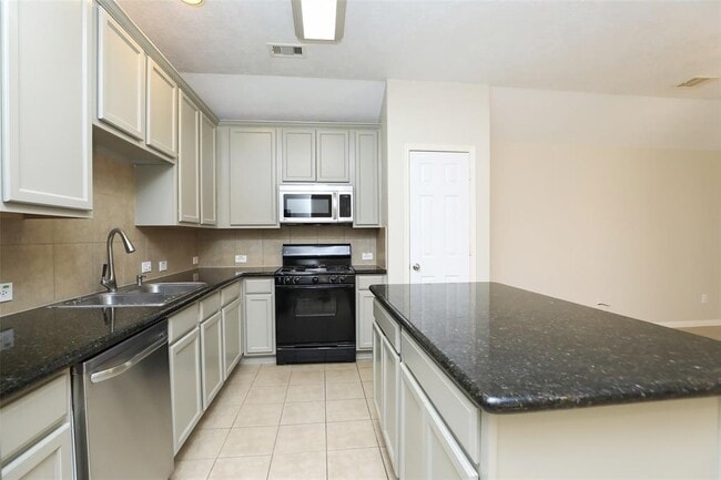 Building Photo - 8231 Gran Villa Dr