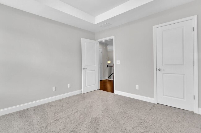 Building Photo - Stunning Executive Townhome in Gated Brook...