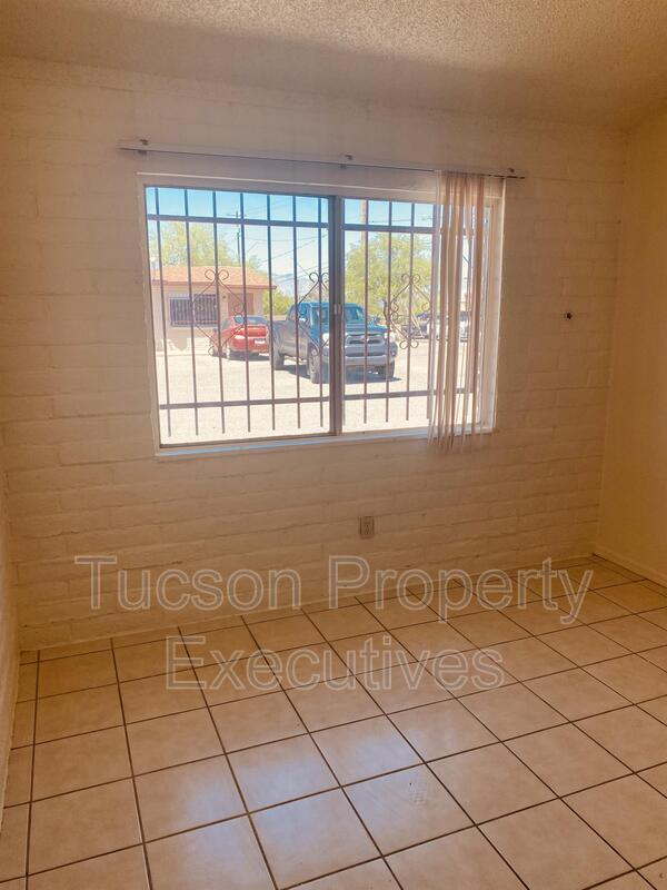 Building Photo - 5760 S Park Ave