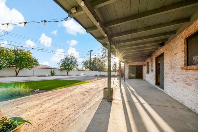 Building Photo - El Conquistador Estates