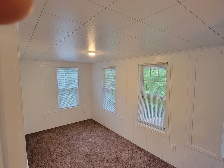 3rd bedroom or office - 308 Lewis St S