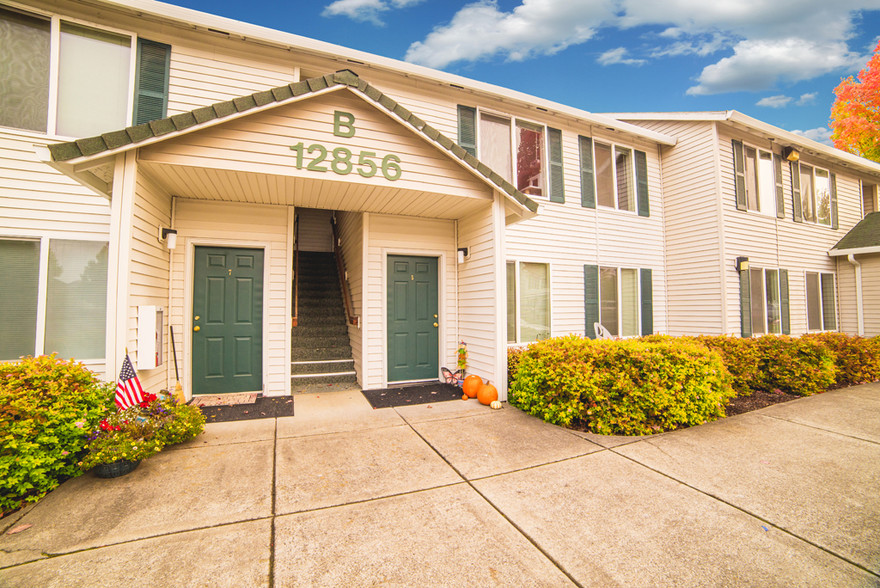 Outside of building - Quail Hollow Apartments