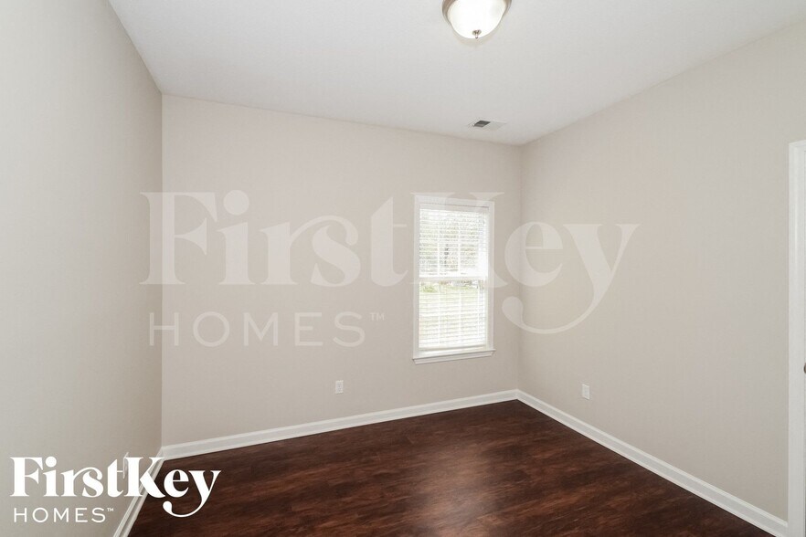 Building Photo - 5749 Marchester Cir