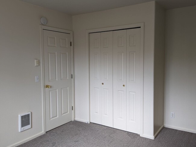 Building Photo - 2-Bedroom, 1-Bath Duplex In Thurston Area of Springfield!