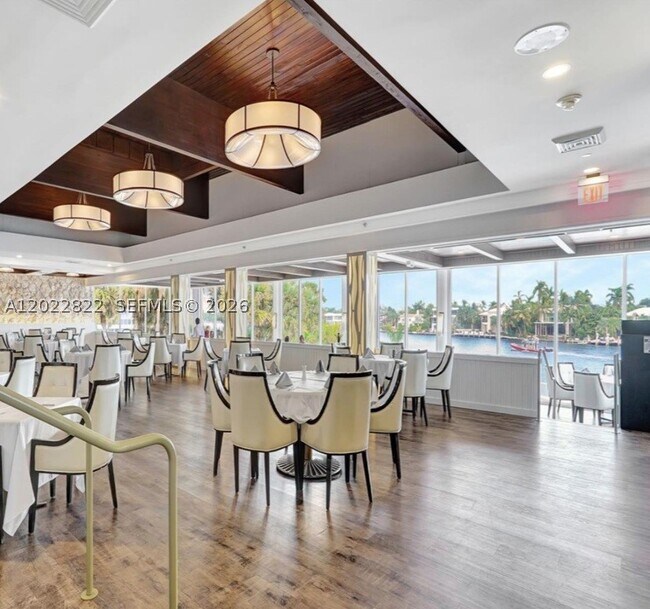 Building Photo - 20281 E Country Club Dr