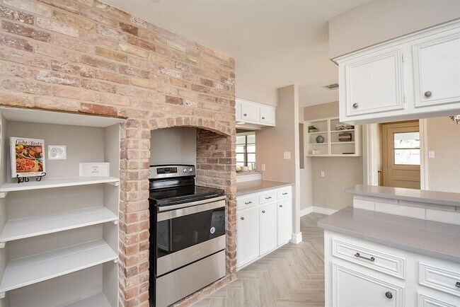 Building Photo - 8518 Braesview Ln