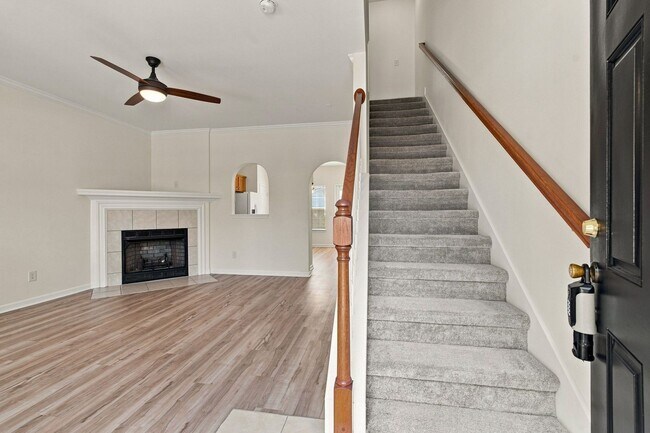 Building Photo - Charming 2-Bed Townhome in Hardison Hills