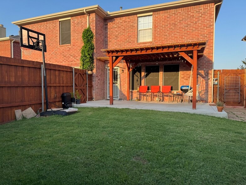 Building Photo - 7767 Emilie Ln