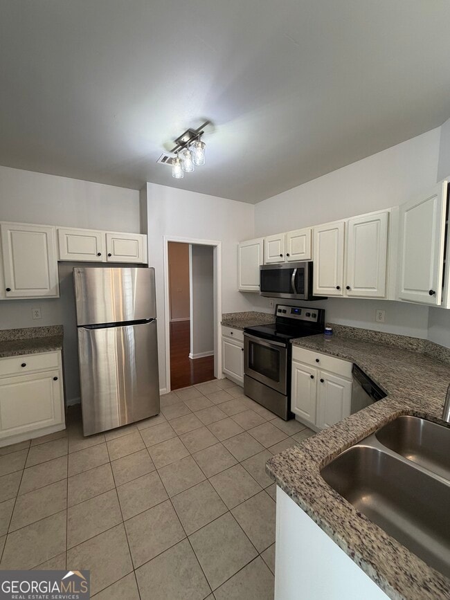 Building Photo - 5105 Yellow Pine Dr