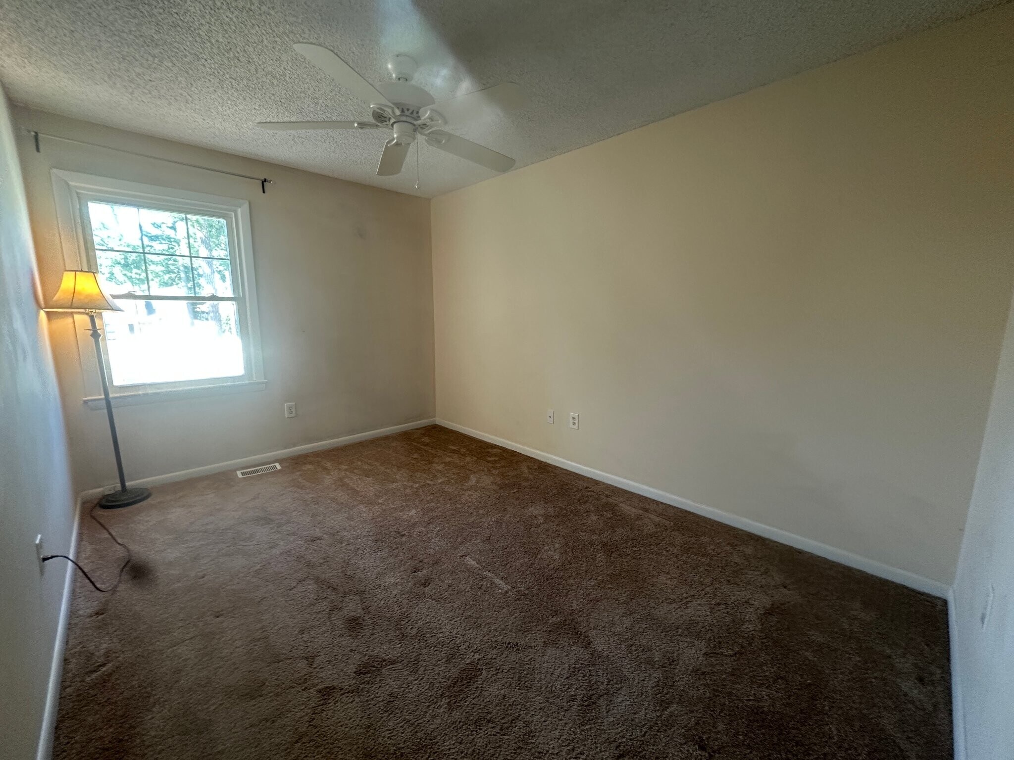 Building Photo - 914 C Avenue