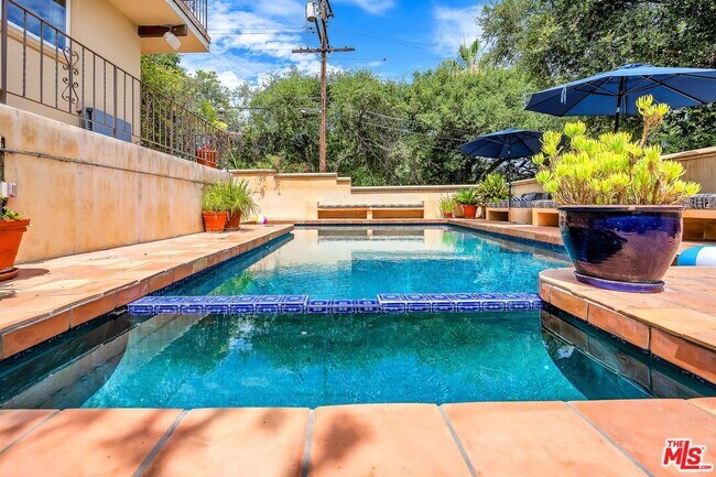 Building Photo - 4557 Saltillo St