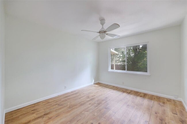 Building Photo - 8835 Tallwood Dr