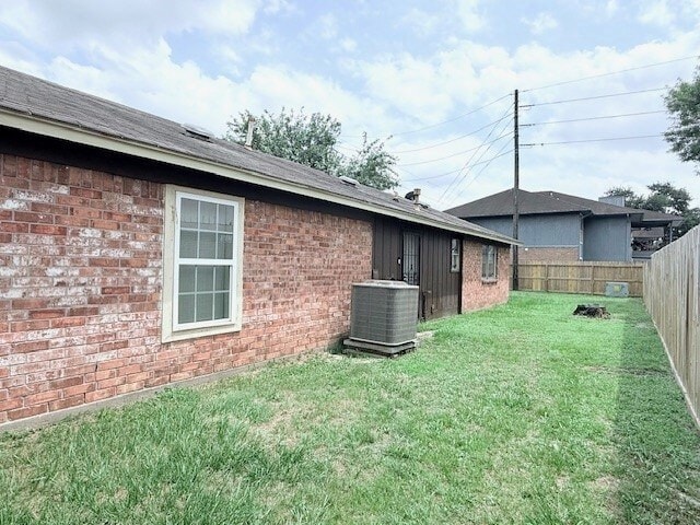 Building Photo - 5711 Longforest Dr