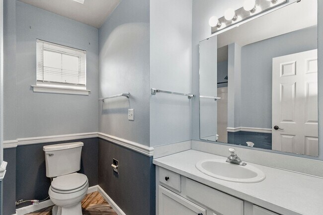 Building Photo - Monroe Townhome for rent!