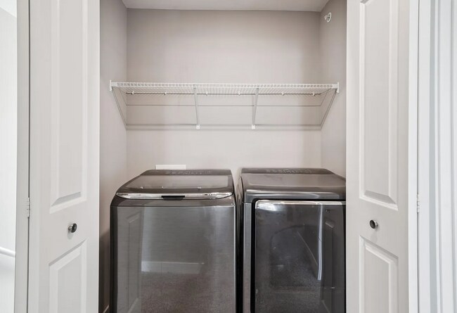 Building Photo - 6636 Hinterland Trl S