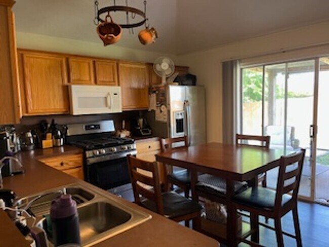 Building Photo - College Station - 3 bedroom / 2 bath / Gar...