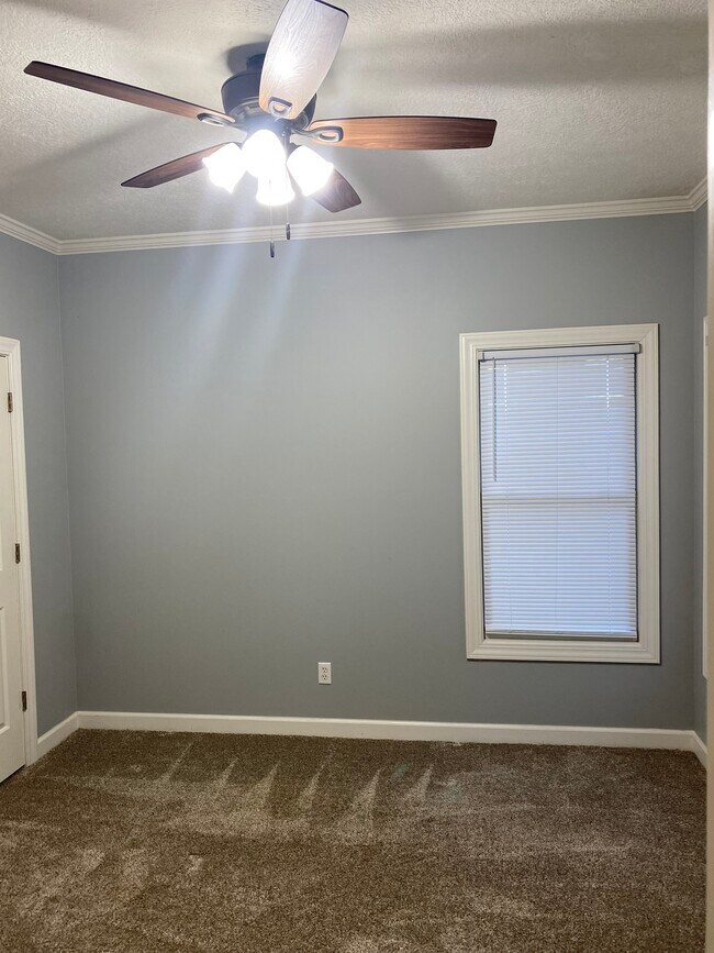 Building Photo - 35 Winchester Cv