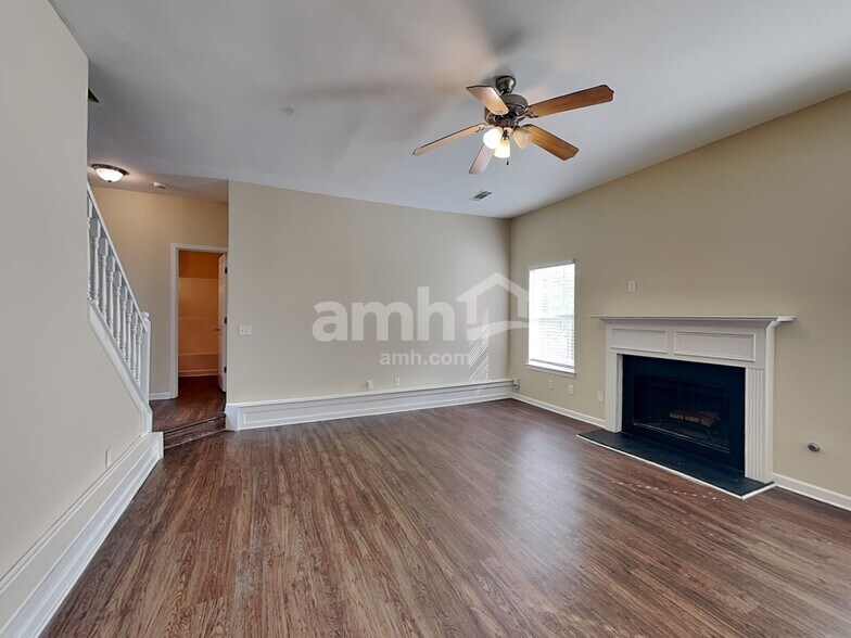 Building Photo - 3511 Umatilla Ln SW