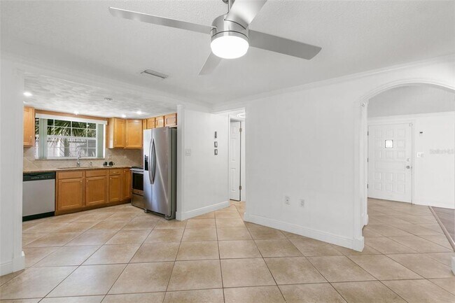 Building Photo - 7114 Parrot Dr