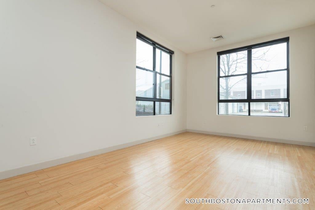 Building Photo - 320 D St