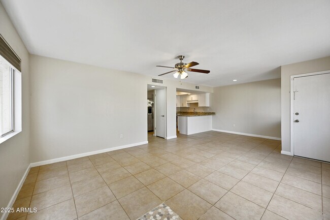 Building Photo - 6943 E Earll Dr