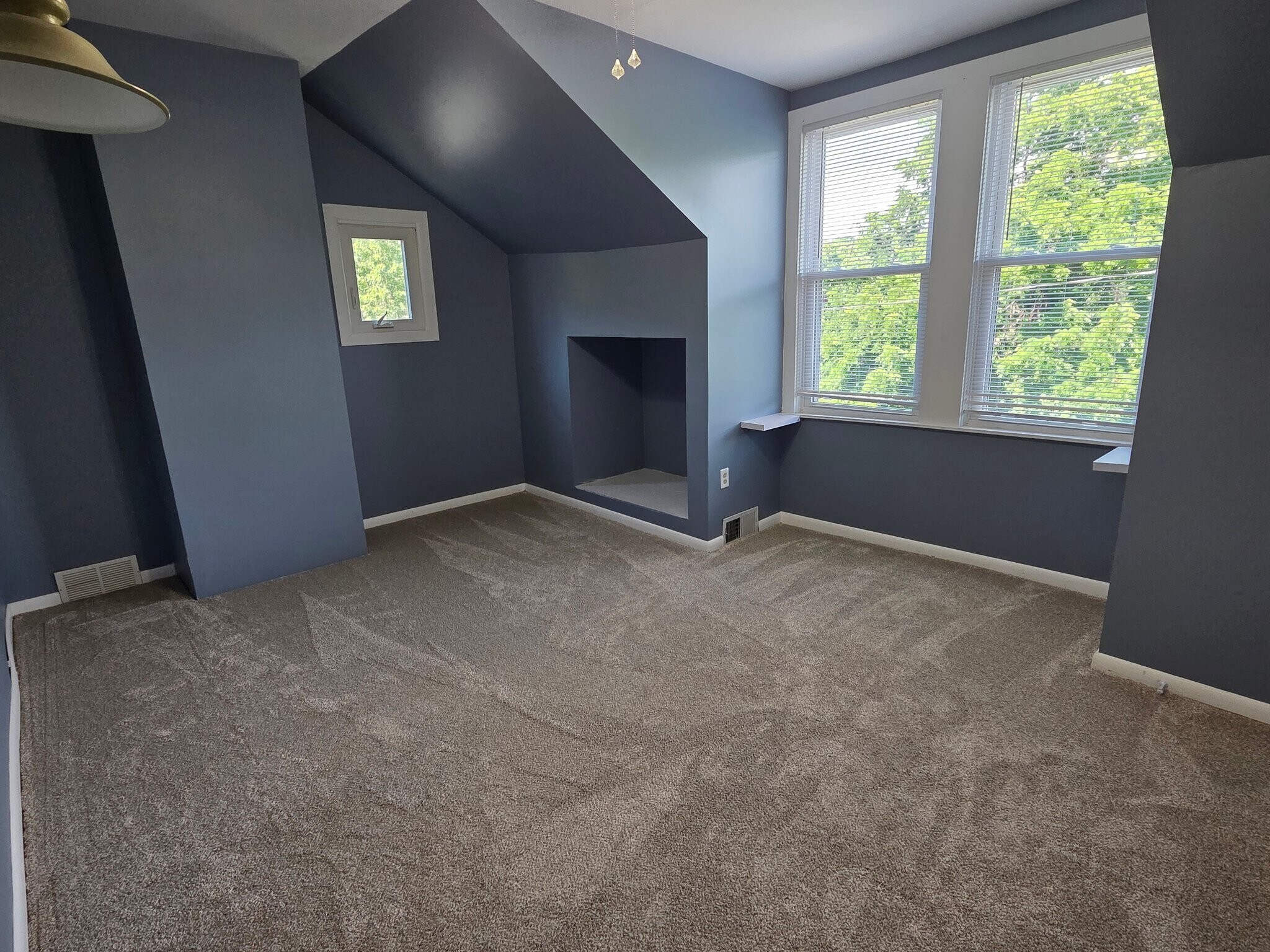 Building Photo - 313 Rinne St
