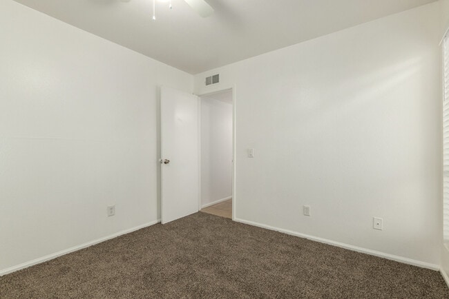Building Photo - Stadio 3bedroom 2 bathroom