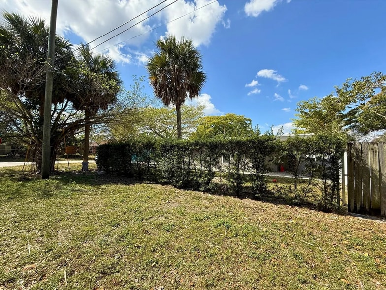 Building Photo - 1390 Riverland Rd