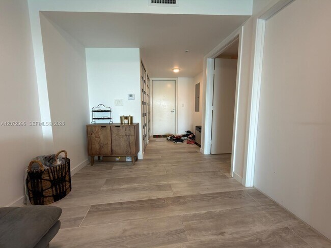 Building Photo - 6620 Indian Creek Dr