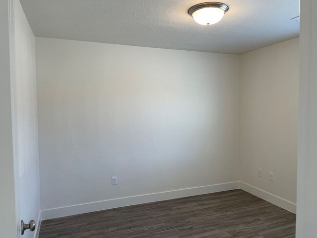 Building Photo - 3 bedroom- 2 bath Newer Construction