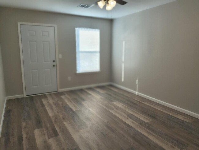 Building Photo - 1007 N Quincy Ave