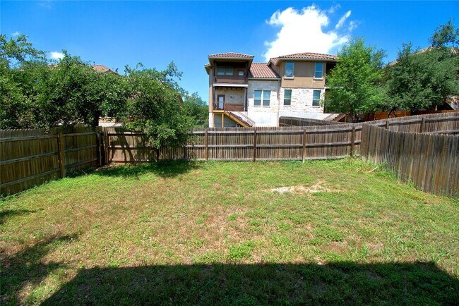 Building Photo - 504 Hummingbird Ln