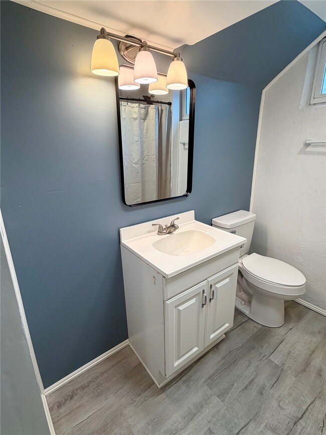 Building Photo - 317 Thomas Ave