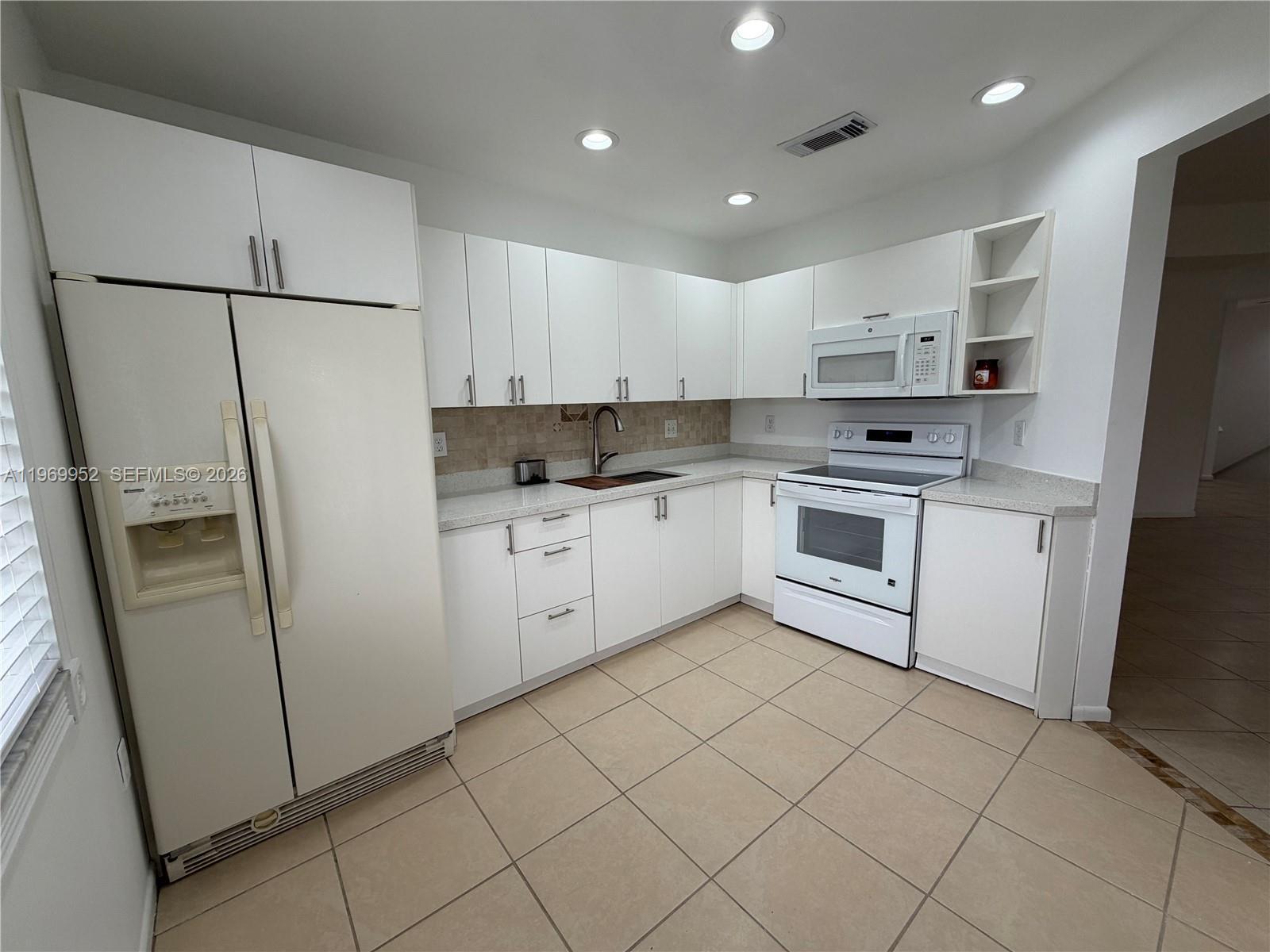 Building Photo - 9658 SW 138th Ave