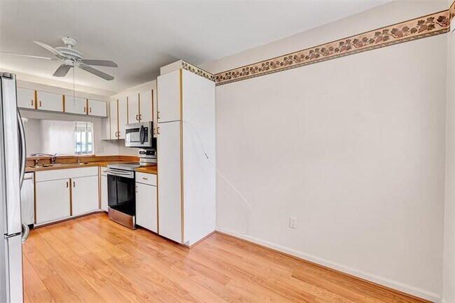 Building Photo - 9633 N Belfort Cir