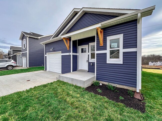 Building Photo - Modern Comfort Meets Everyday Convenience in Clarksville