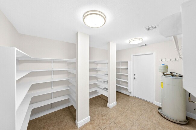 Building Photo - Spacious & Thoughtfully Updated 4-Bedroom ...